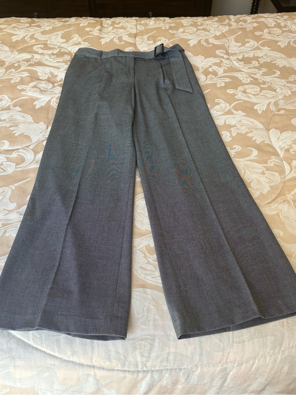 Dalia Collection Women’s gray Pleated Flare Leg Pants